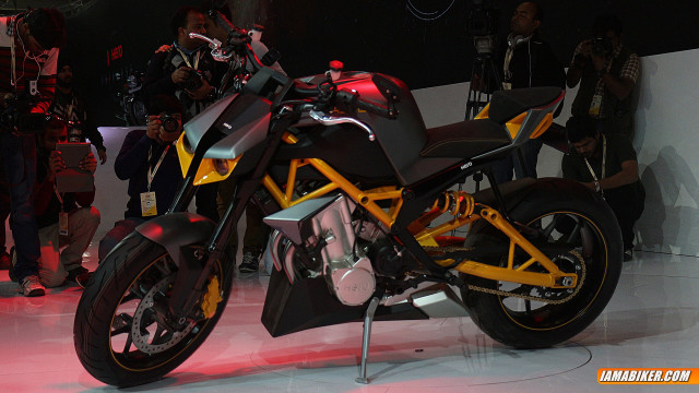 Motorcycle show people cameraman taking free wallpaper for desktop - medium preview image