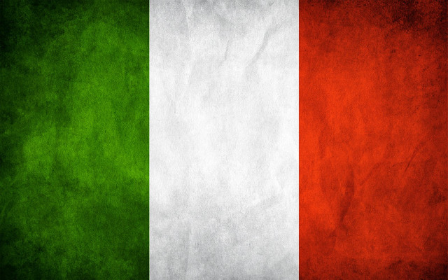 Italy flag grungy effect red free wallpaper for desktop - medium preview image