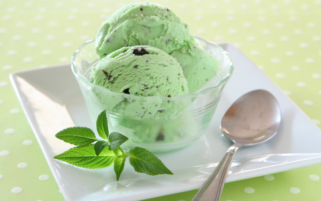 Ice cream scoops plate spoon free wallpaper for desktop - medium preview image