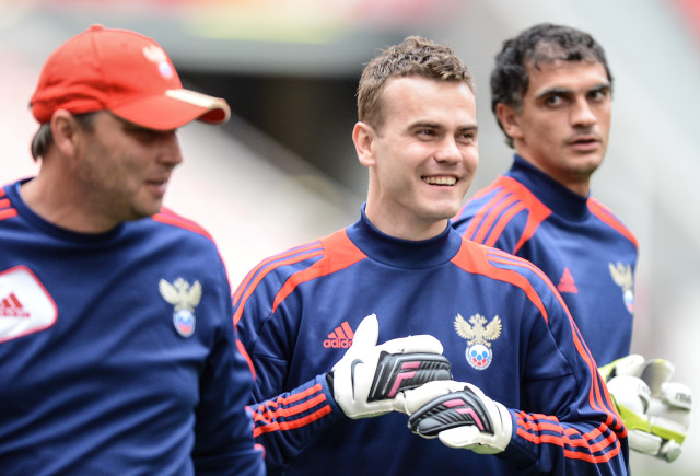 Boys field sports gloves hat free wallpaper for desktop - medium preview image