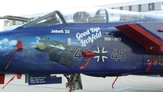 Blue fighter jet painting jigsaw free wallpaper for desktop - medium preview image