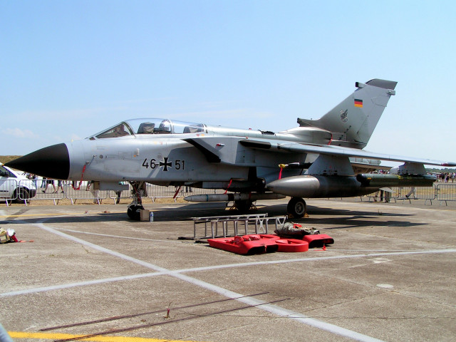 Fighter jet airport tarmac planes free wallpaper for desktop - medium preview image