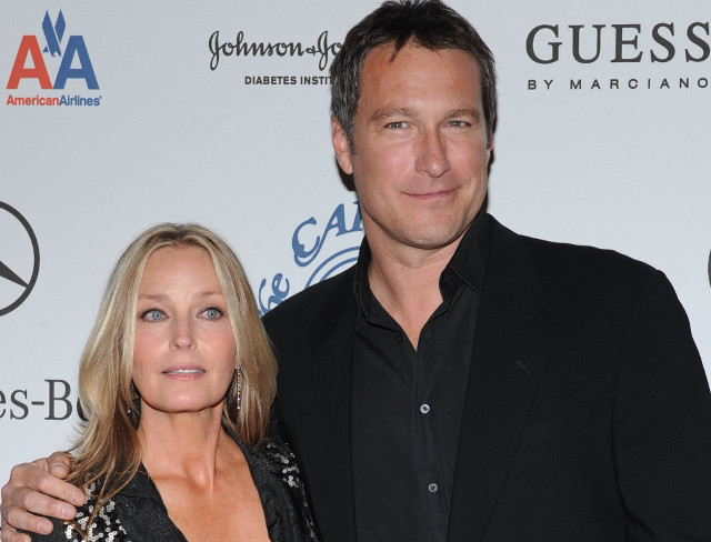 Man woman red carpet event #3 free wallpaper for desktop - medium preview image