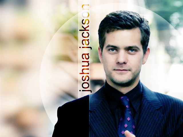 Man suit thumbs up city free wallpaper for desktop - medium preview image