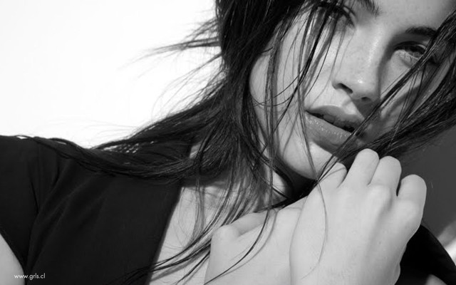 Woman long hair brushing comb free wallpaper for desktop - medium preview image