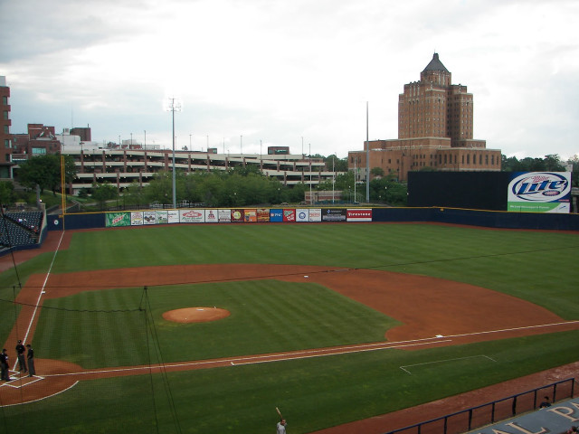 Baseball field building people watching free wallpaper for desktop - medium preview image