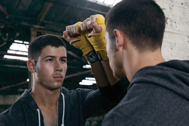 Man haircut gym yellow glove free wallpaper for desktop - medium preview image