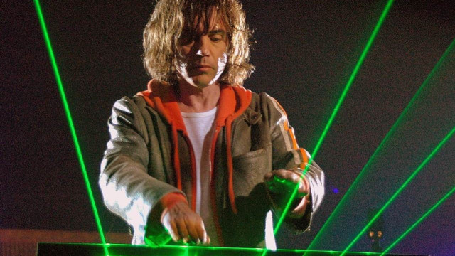 Man standing laptop stage green free wallpaper for desktop - medium preview image