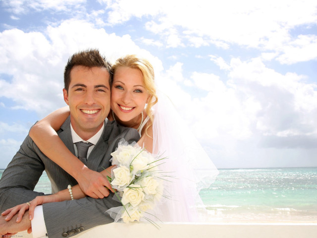 Bride groom beach ocean wedding free wallpaper for desktop - medium preview image