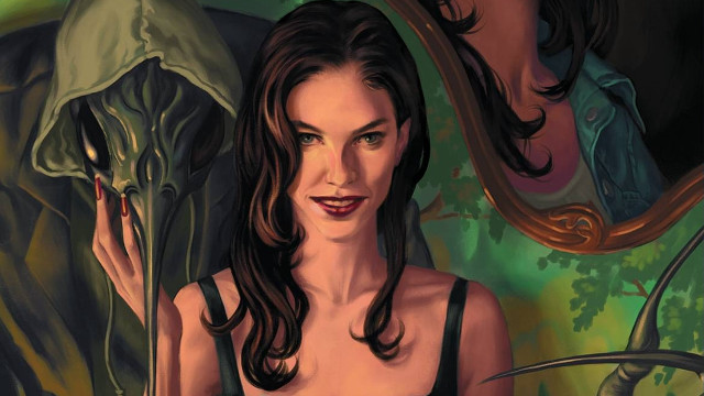 Woman holding mirror background man free wallpaper for desktop - medium preview image