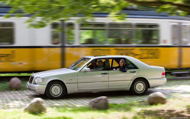 Woman driving car street yellow free wallpaper for desktop - medium preview image