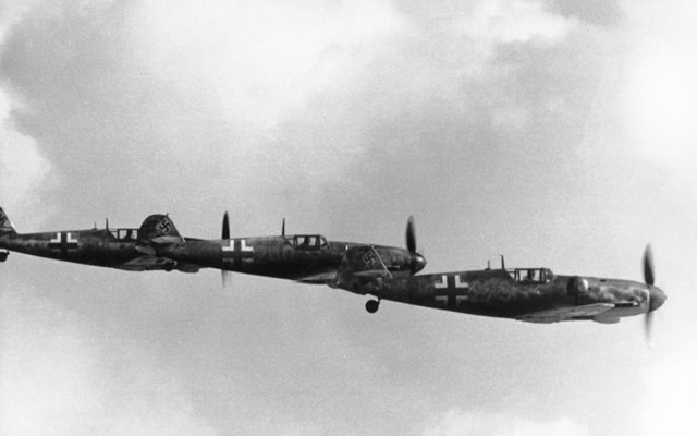 Old airplane black white sky free wallpaper for desktop - medium preview image