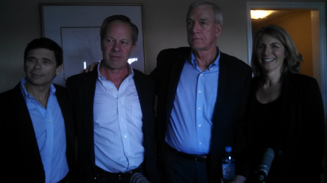 Group people room door man free wallpaper for desktop - medium preview image