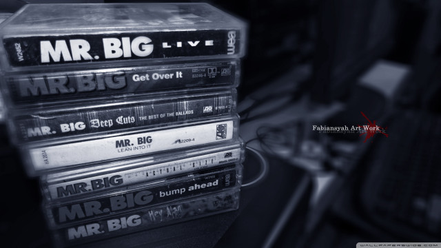 Cd stack table keyboard mouse free wallpaper for desktop - medium preview image