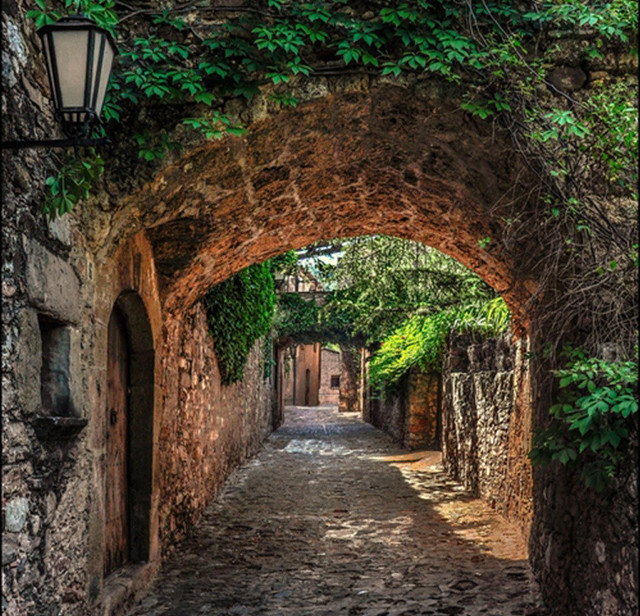 Narrow alley stone arch lamp free wallpaper for tablet - medium preview image