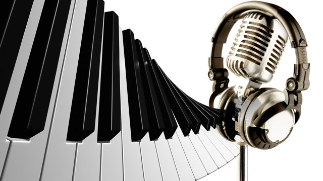 Microphone piano headphones on top free wallpaper for desktop - medium preview image