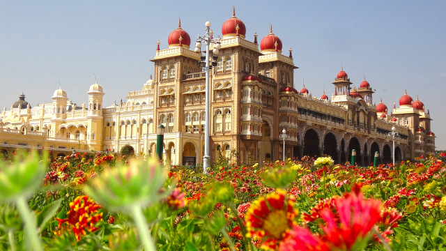 Large building red domes flowers free wallpaper for desktop - medium preview image