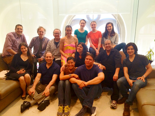 Group people pose room circular free wallpaper for desktop - medium preview image