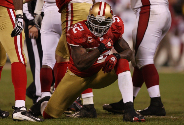 Football player kneeling field hands free wallpaper for desktop - medium preview image