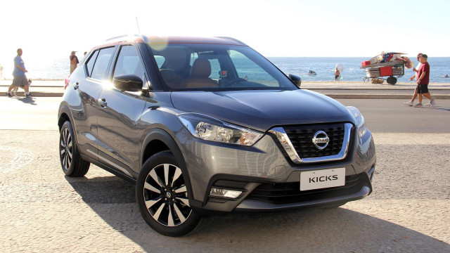 Silver nissan kicks ocean beach free wallpaper for desktop - medium preview image