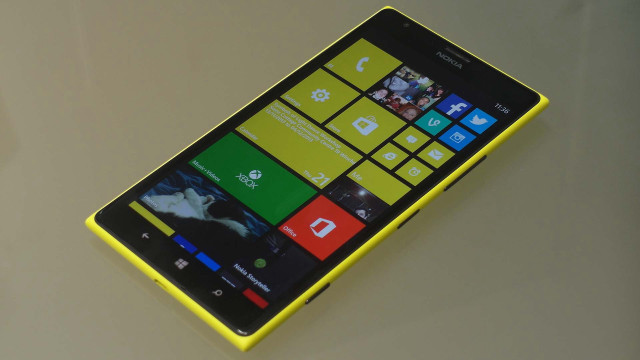 Cell phone windows screen mouse free wallpaper for desktop - medium preview image