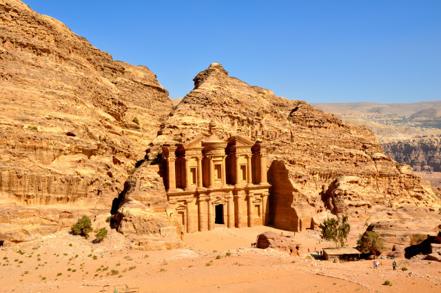 Desert rock formation building mountain free wallpaper for desktop - medium preview image