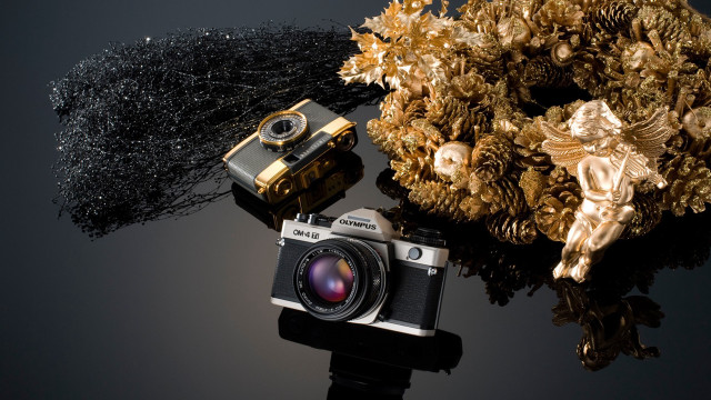 Camera christmas wreath tripod flash free wallpaper for desktop - medium preview image