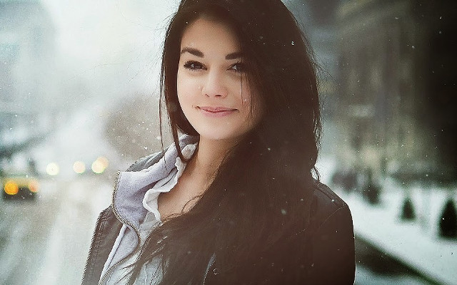 Woman snow city street storm free wallpaper for desktop - medium preview image