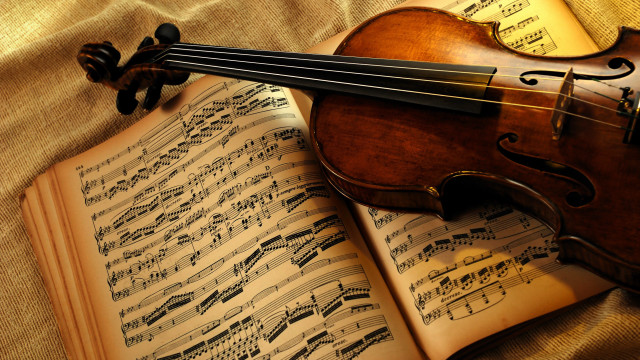 Violin sheet music bed book free wallpaper for desktop - medium preview image