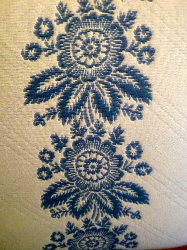 Blue white wallpaper closeup bed free wallpaper for mobile - medium preview image