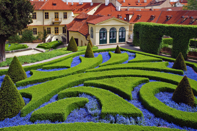 Garden maze building clock tower free wallpaper for desktop - medium preview image