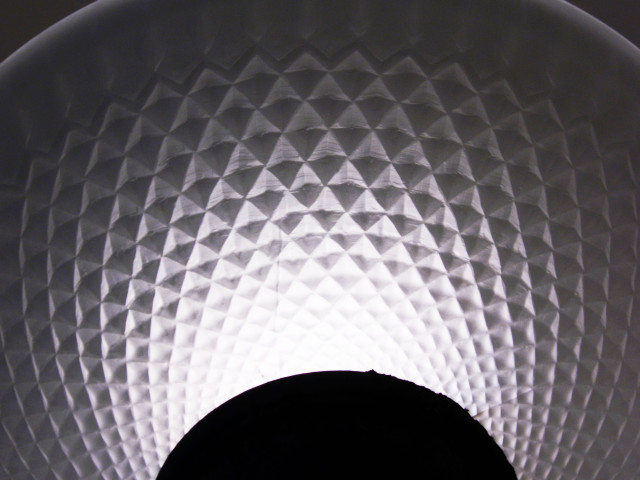 Large white object black circle free wallpaper for desktop - medium preview image