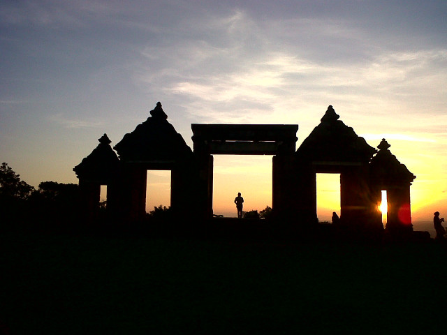Buildings field sunset people distance free wallpaper for desktop - medium preview image