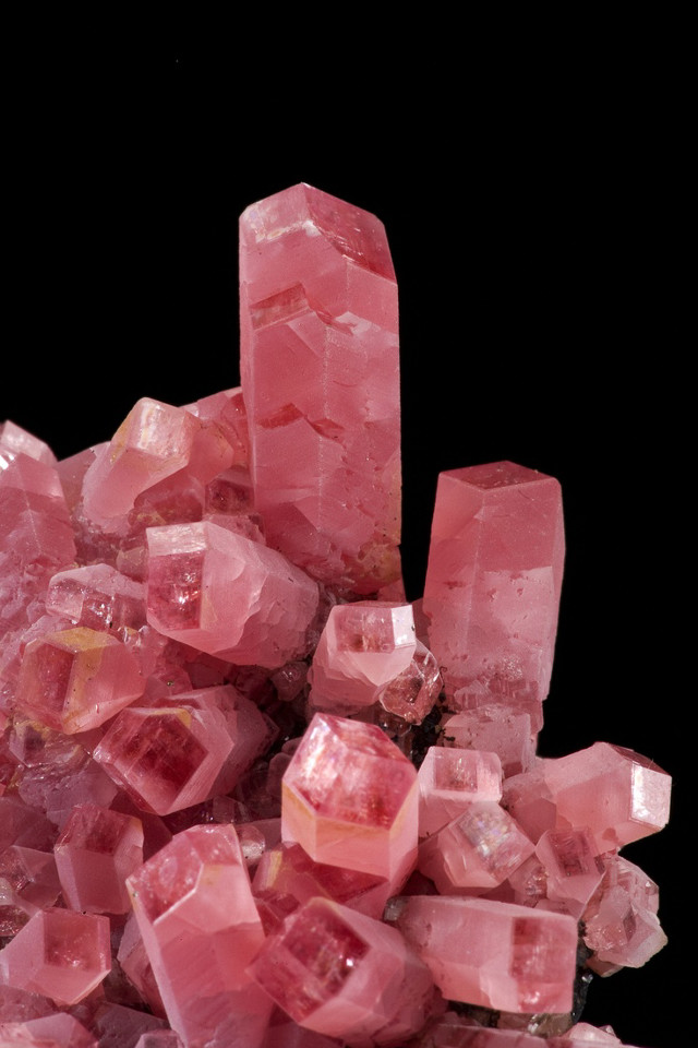 Pink crystals black background pile free wallpaper for mobile - medium preview image