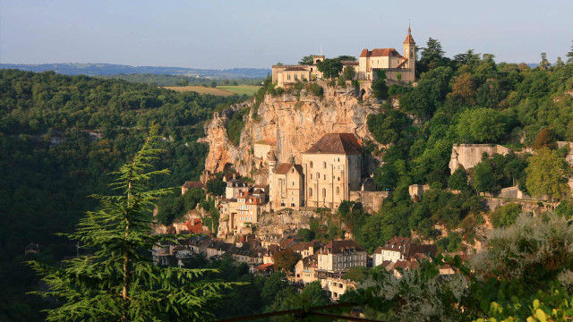 Castle hill trees blue sky free wallpaper for desktop - medium preview image