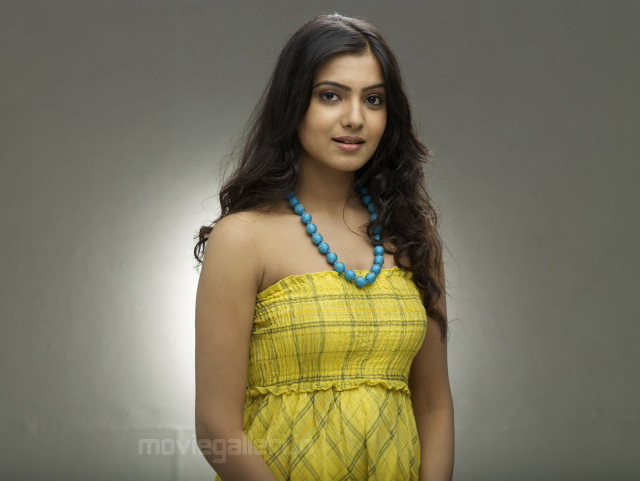 Woman yellow dress necklace blue free wallpaper for desktop - medium preview image