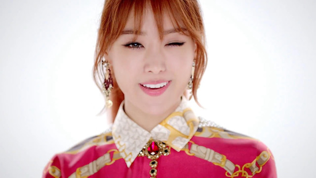 Redhair pinkshirt goldtrimmings whitecollar sunny free wallpaper for desktop - medium preview image