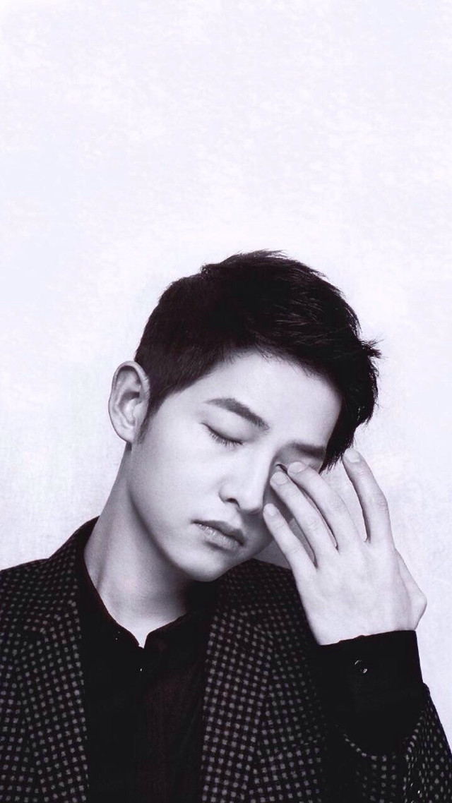 Man holding head hands looking free wallpaper for mobile - medium preview image