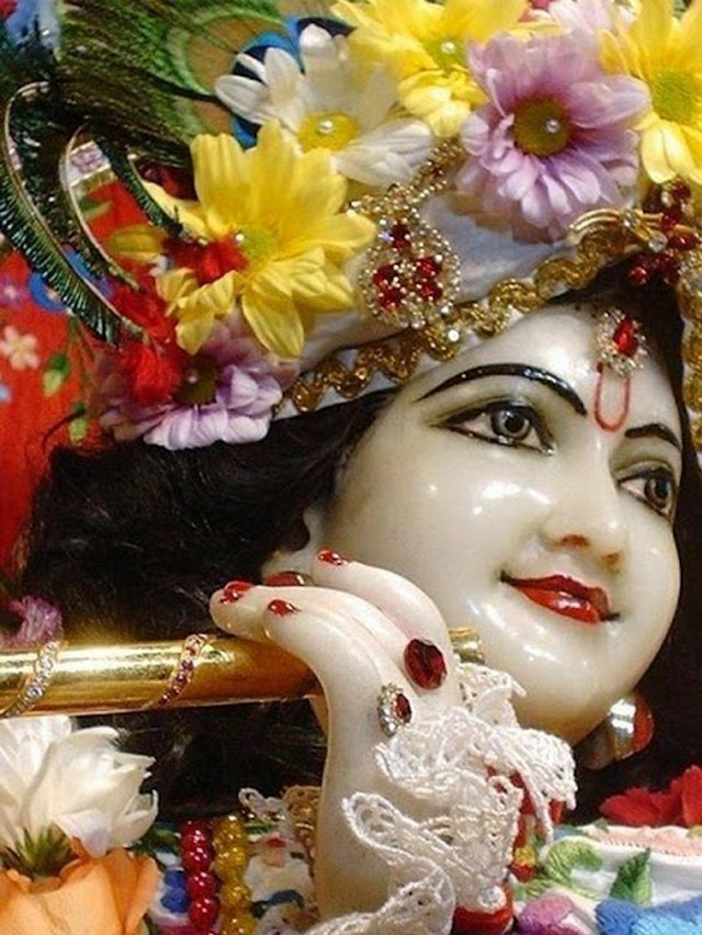 Woman flute flowers vase statue free wallpaper for mobile - medium preview image