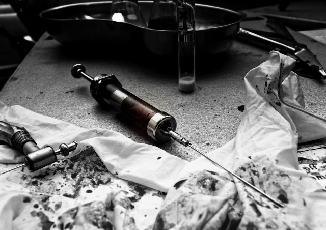 Broken sys alcohol table neoplasticism free wallpaper for desktop - medium preview image