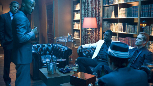 Men living room bookshelf lamp free wallpaper for desktop - medium preview image