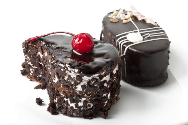 Cake chocolate cake plate cherry free wallpaper for desktop - medium preview image