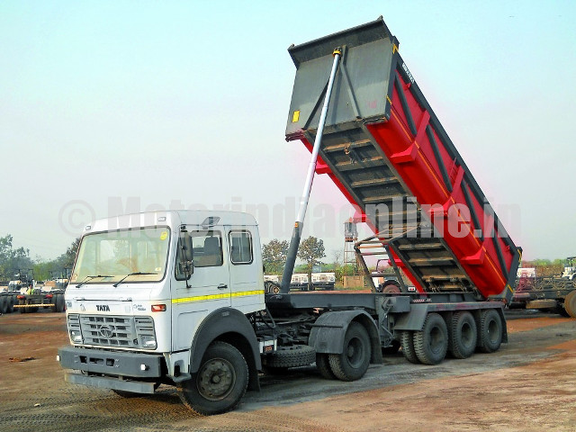 Dump truck parking lot red free wallpaper for desktop - medium preview image