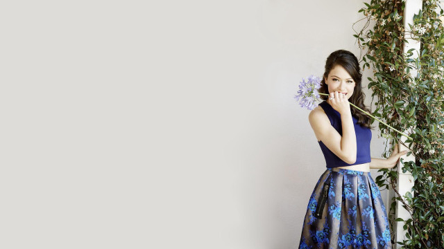 Woman blue dress flower portrait free wallpaper for desktop - medium preview image