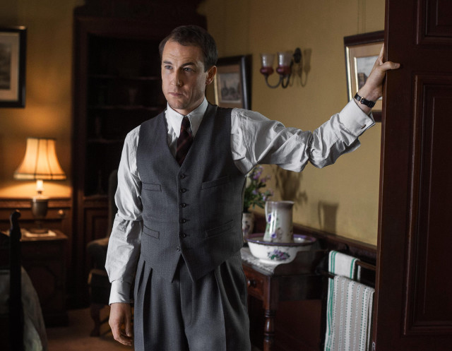 Man suit tie room lamp free wallpaper for desktop - medium preview image