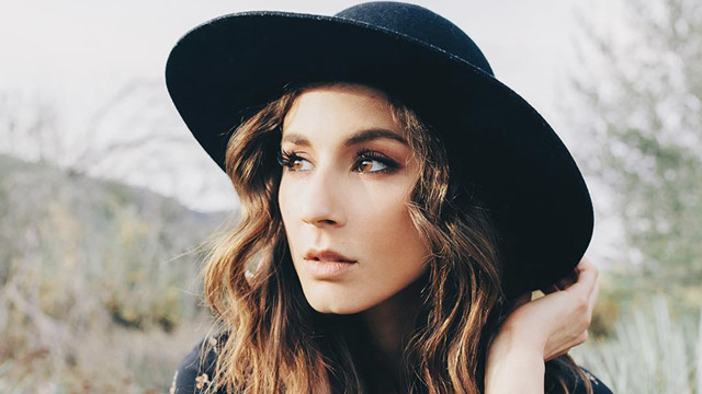 Woman hat desert cactus pose free wallpaper for desktop - medium preview image