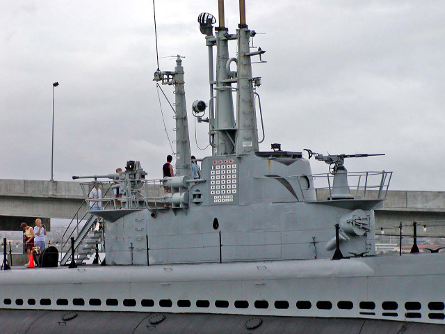 Large gray boat people bridge free wallpaper for desktop - medium preview image