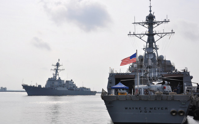 Large ship small ship water #2 free wallpaper for desktop - medium preview image