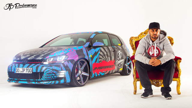 Man chair graffiti car painted free wallpaper for desktop - medium preview image