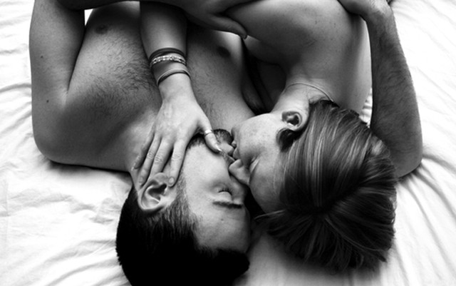 Man woman laying bed together free wallpaper for desktop - medium preview image